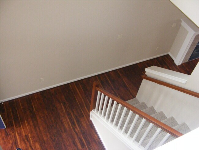 Foto del edificio - 4 bedroom plus a den in Puyallup