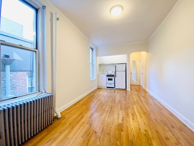 Building Photo - 328 W 83rd St