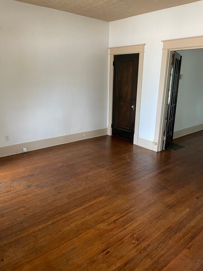 Building Photo - 2020 Clifton Ave