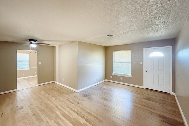 Foto del edificio - 822 Bandera Ln