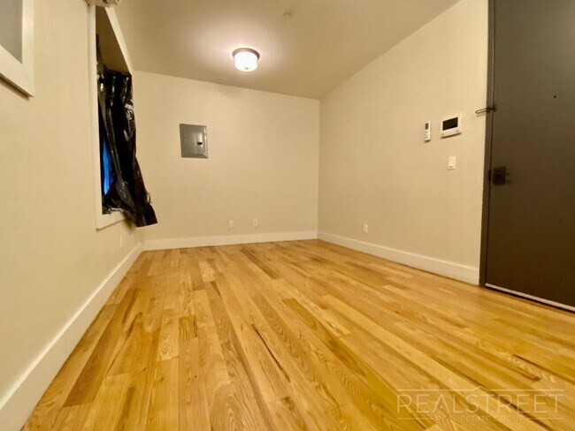 Floorplan - 1633 Macombs Road