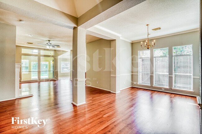 Foto del edificio - 10330 Claybrook Dr