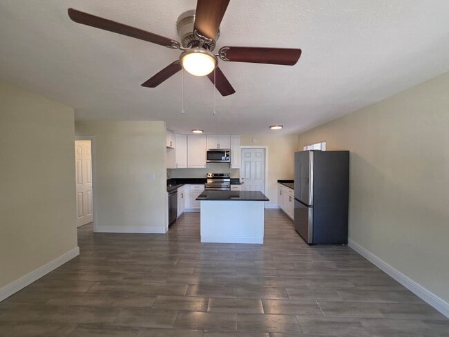 Building Photo - Updated 2 Bedroom 1 Bath in Central Gulfport