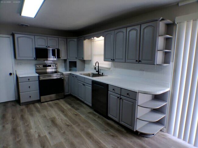 Foto del edificio - Beautiful 2 bedrooms and 2 baths with vanity located on S Hawthorne Ave in Independence, convenie...