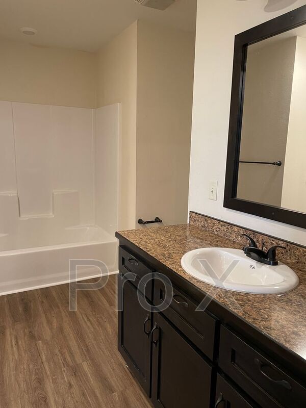 Building Photo - 605 Easton Dr