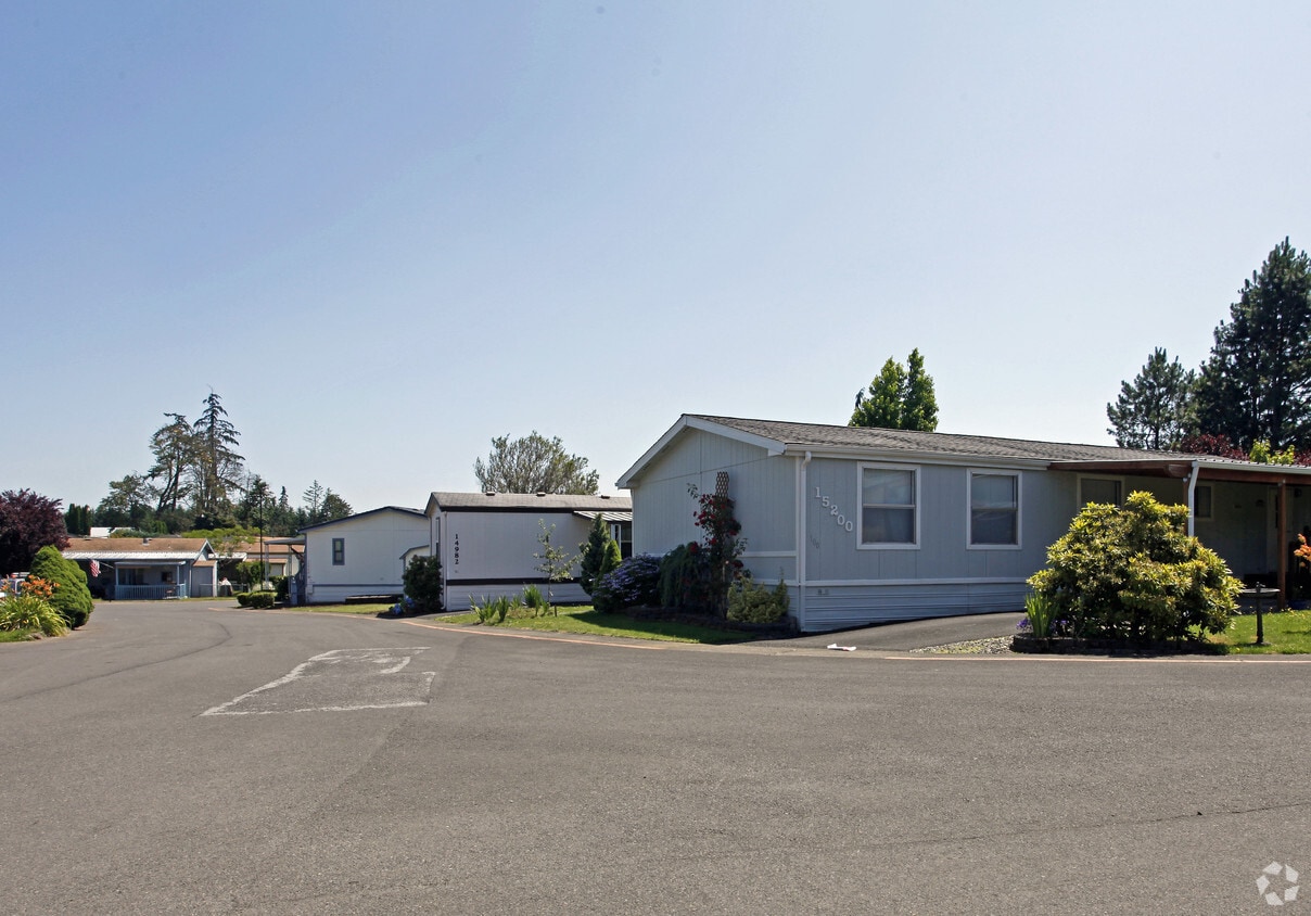 Indian Bluff Mobile Home Park Apartments in Clackamas, OR