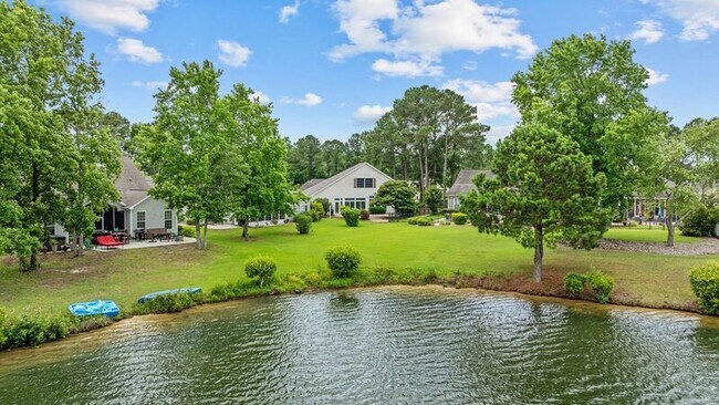 Foto del edificio - 414 Carriage Lake Dr