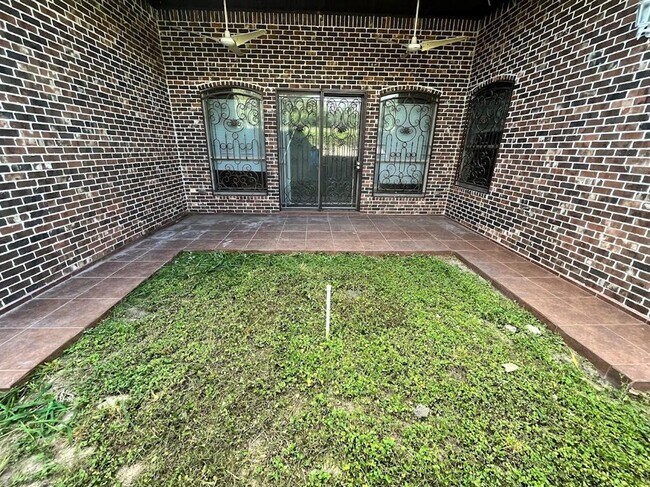 Building Photo - 2217 Grapefruit Ave