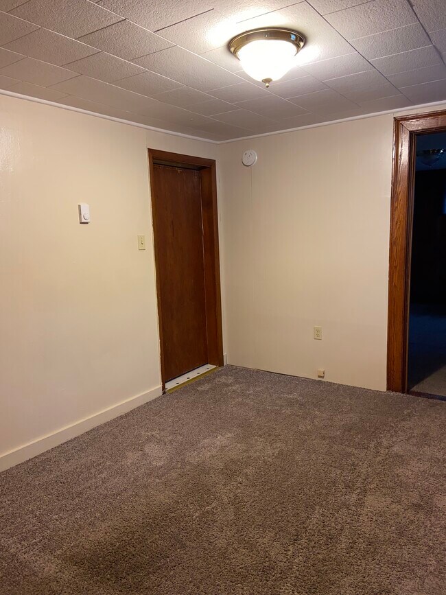 Building Photo - 9 River St