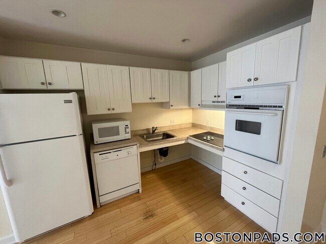 Building Photo - 40 Boylston St