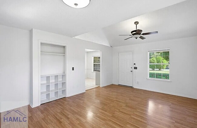 Foto del edificio - 664 Windhaven Dr