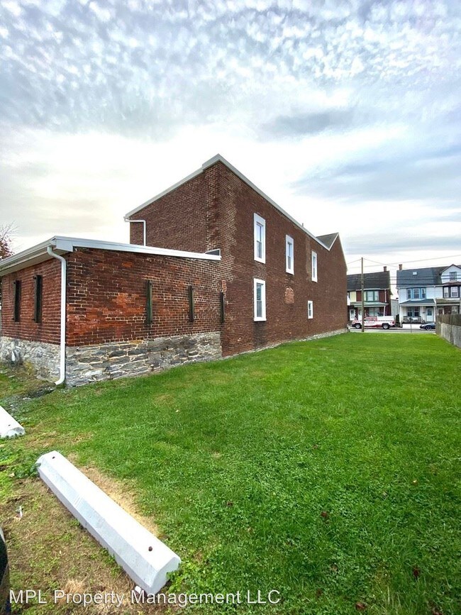 Building Photo - 39 Lehman St