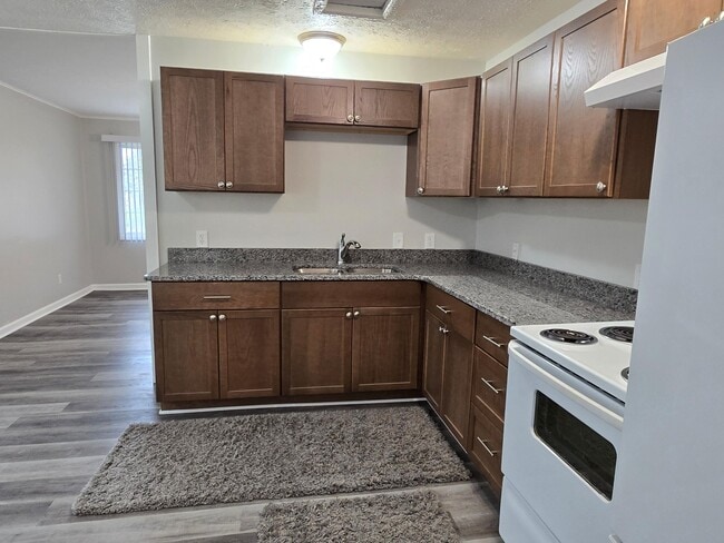 Building Photo - 584 Glenwood Ave