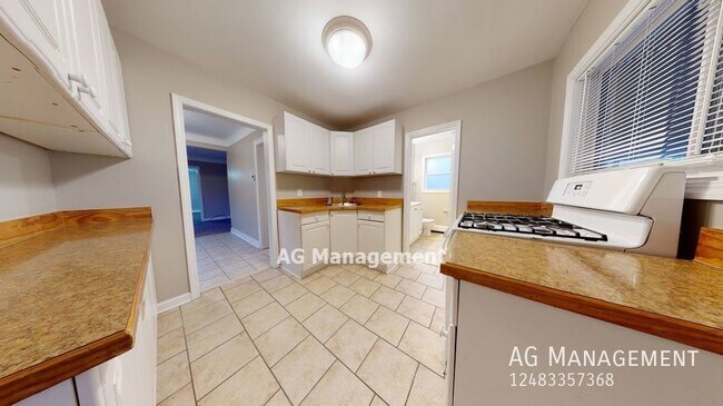 Foto del edificio - 31 N Eastway Drive - Great 3Bed/1Bath Pont...