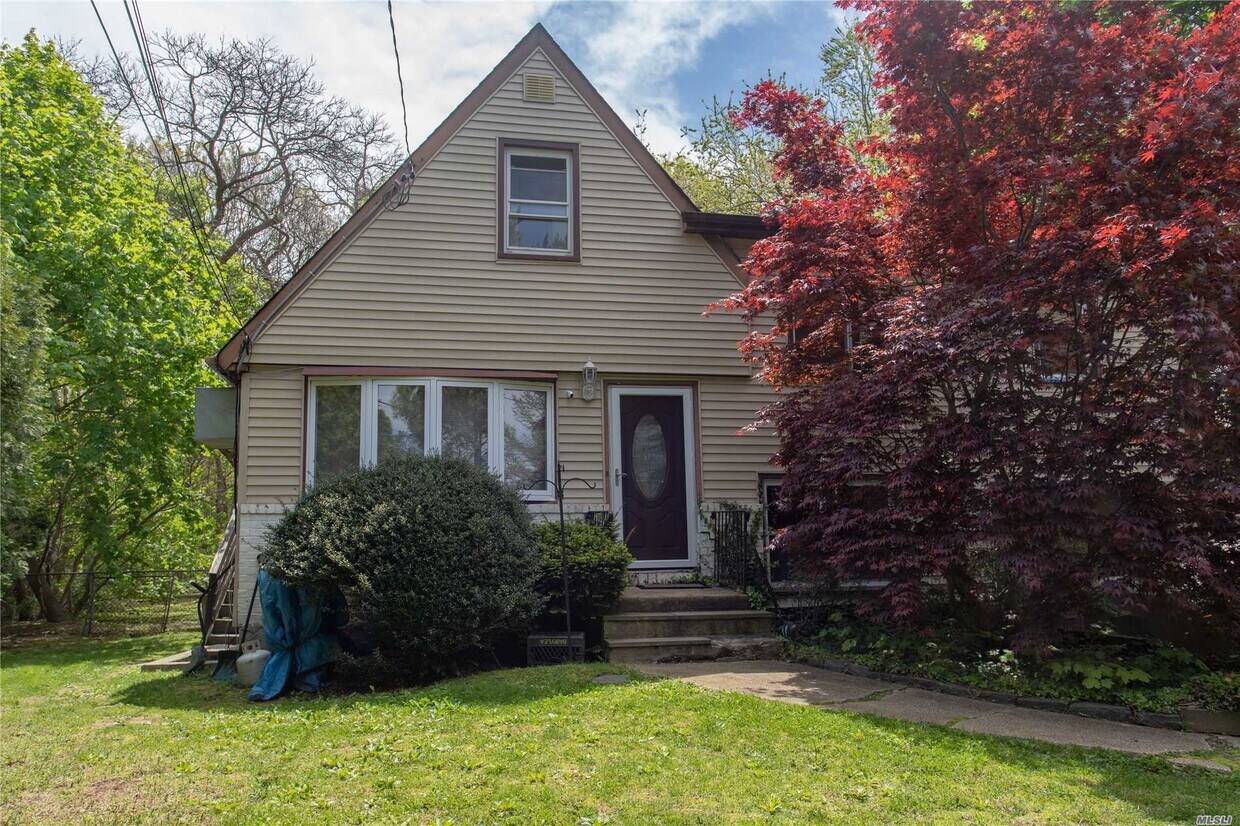 Primary Photo - 20 Emerald Ln