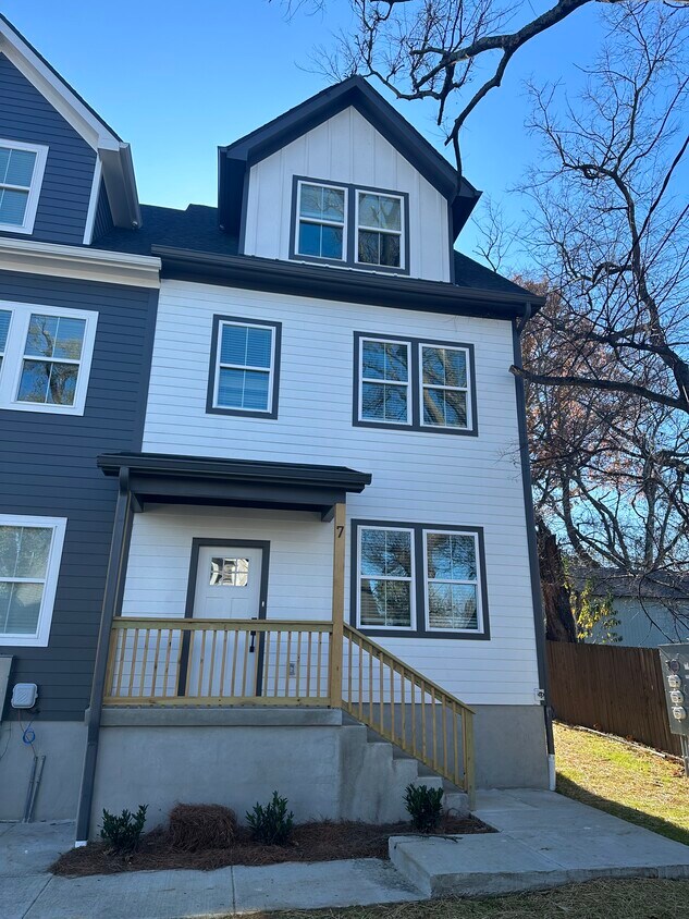 Unit 7 - 200 Raymond St