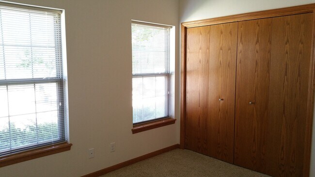 Building Photo - 2 bedroom, 2 bath condo in North Liberty
