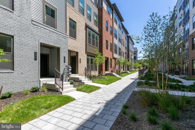 Building Photo - 2328 Water Promenade Ave