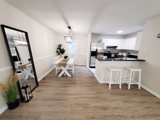 Foto del edificio - Room in Single Family Home on Henslowe Dr