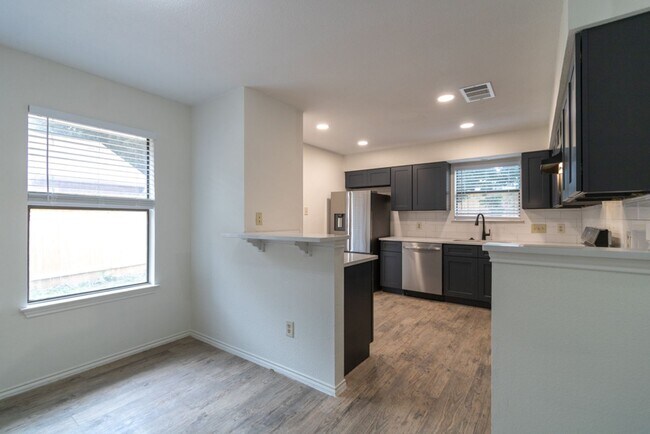 Building Photo - 5703 Shreveport Dr