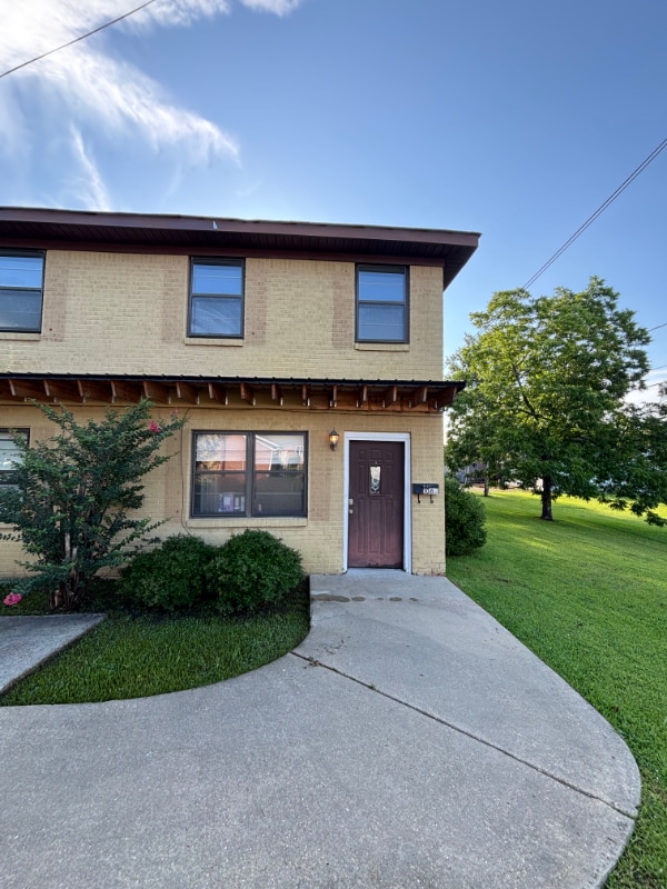 Building Photo - 108 Roosevelt Ave