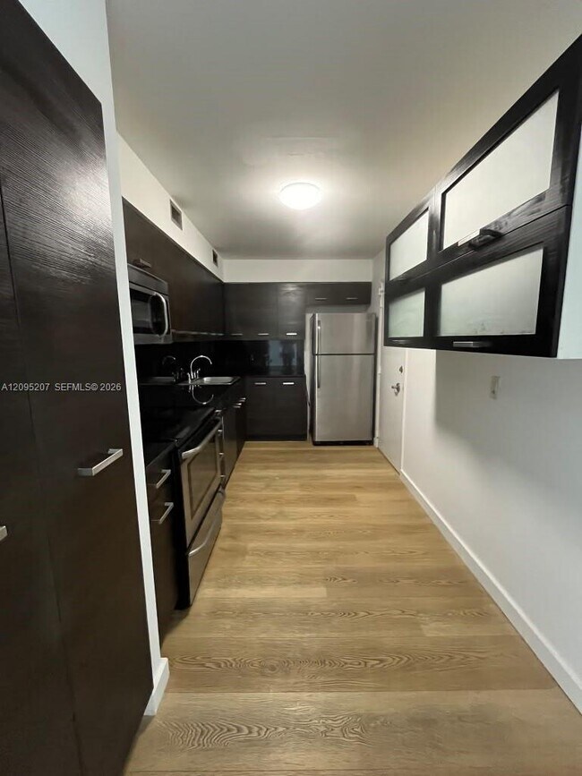 Building Photo - 6770 Indian Creek Dr
