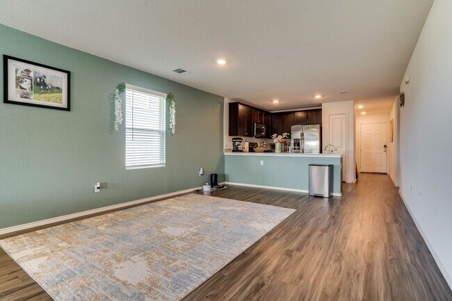 Building Photo - 13513 Banquete St
