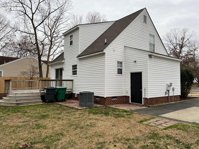 Building Photo - 129 Swannee Dr