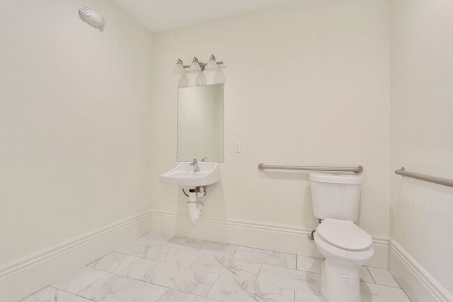 Building Photo - 4999 Burgundy St