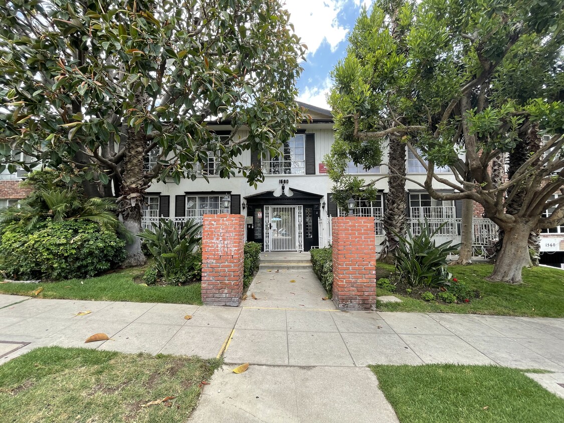 Foto principal - 1560 N Laurel Ave