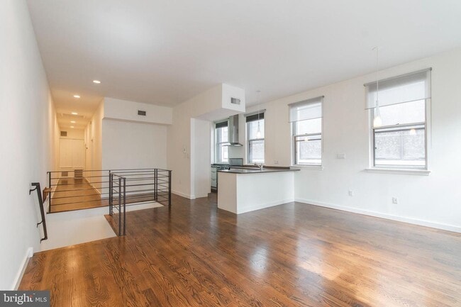 Building Photo - 207 S 24th St