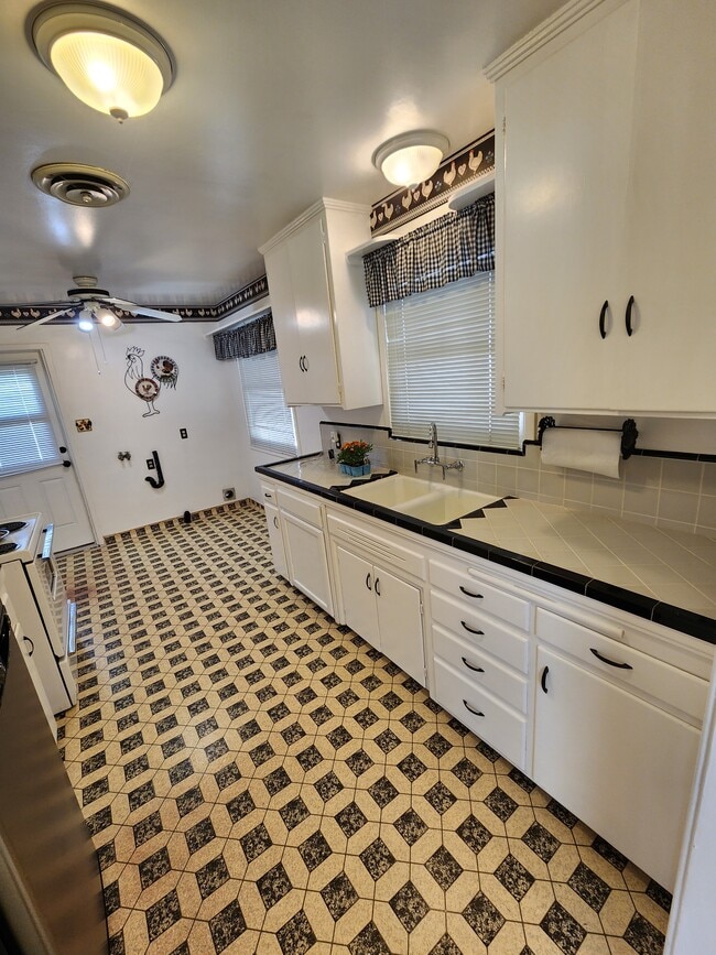 Building Photo - 2119 Wingland Dr