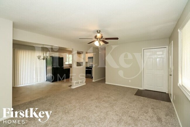 Building Photo - 3799 N Camp Creek Pkwy SW