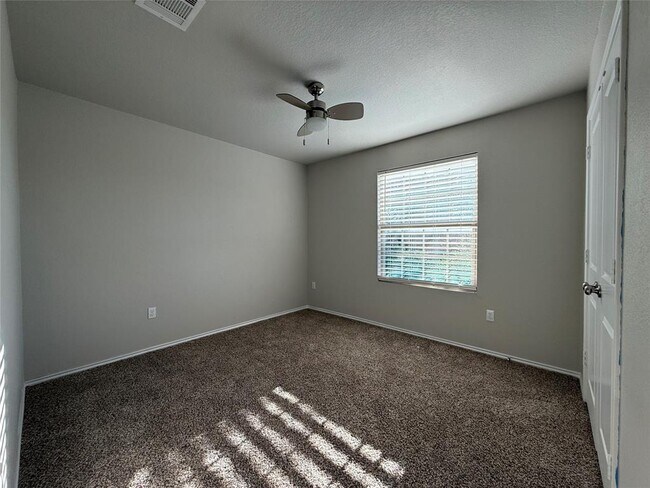 Foto del edificio - 136 Jackson Blue Ln