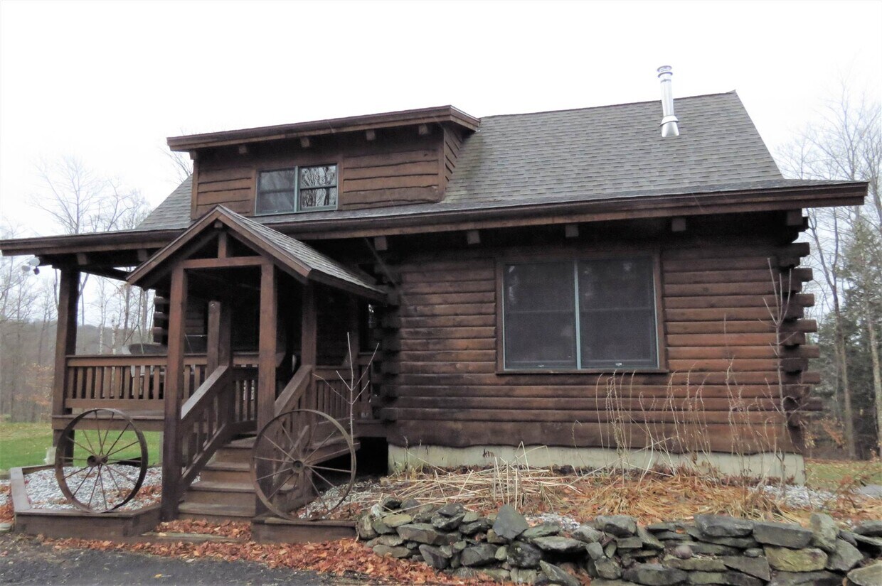533 Stewart Rd S, Mount Holly, VT 05758 House Rental in Mount Holly