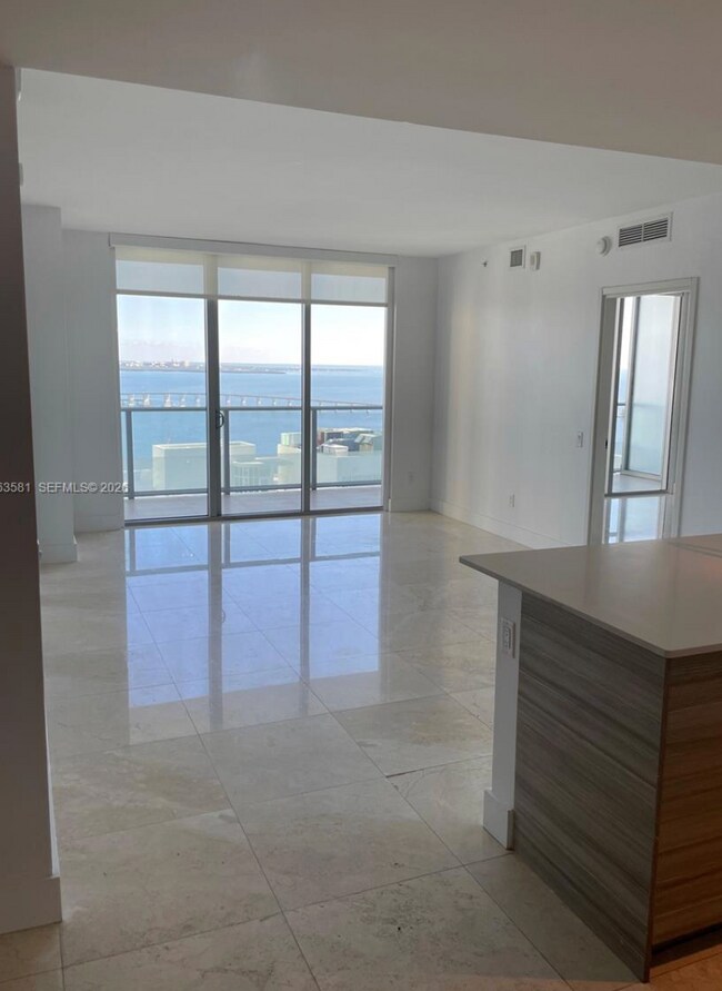 Building Photo - 1300 Brickell Bay Dr