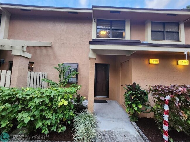 Building Photo - 3667 Carambola Cir S