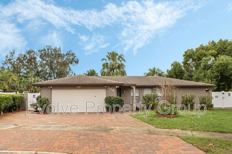 Photo - 724 Forest Glen Ct