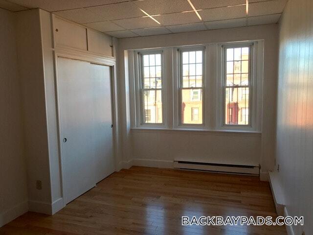 Building Photo - 272 Newbury St