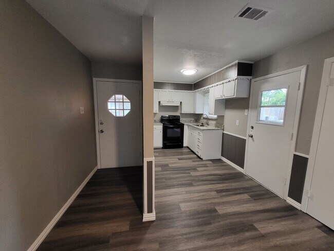 Foto del edificio - Cozy 2 bed 1 bath duplex!