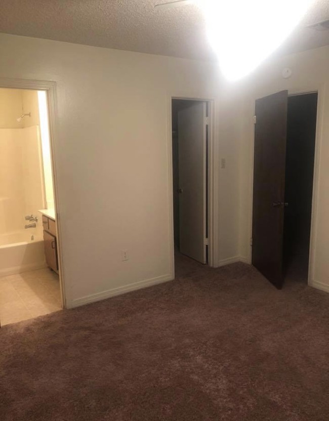 Each bedroom has its own bathroom! - 5205 brightside view dr
