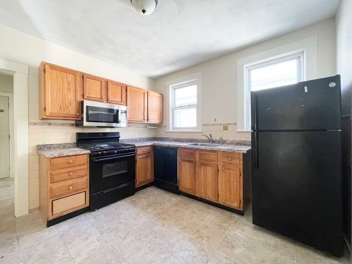Kitchen - 34 Holyoke St
