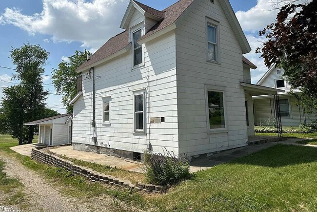 Building Photo - 105 1/2 S 12th St