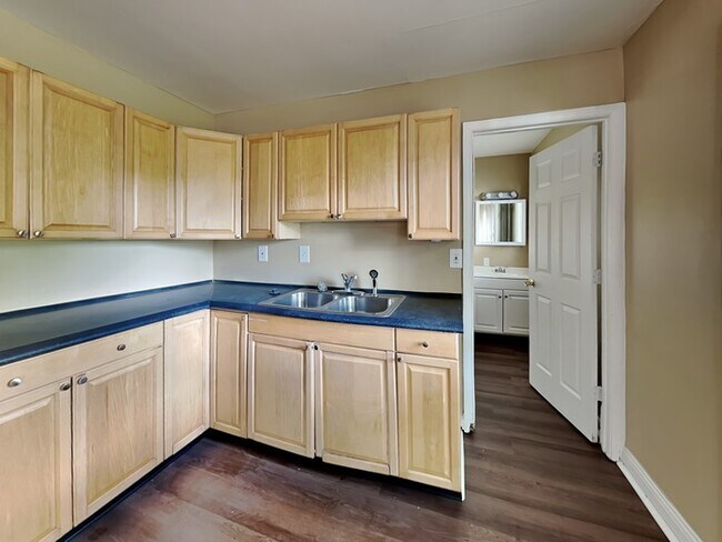 Foto del edificio - 890 Edgewood Dr