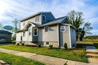 Building Photo - 582 2nd St