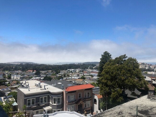 Building Photo - 179 Clifford Ter