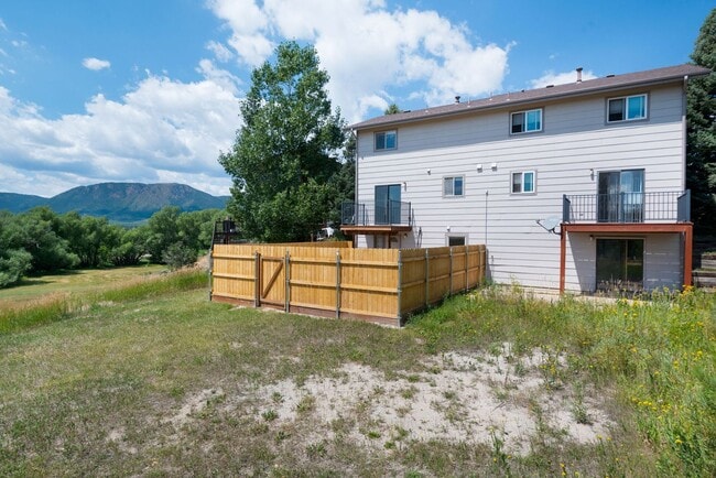 Building Photo - remodeled Monument town home
