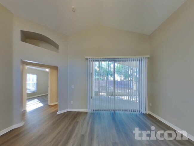 Foto del edificio - 545 Randon Terrace