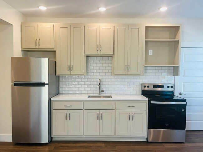 Building Photo - 105 Gardenia Ln