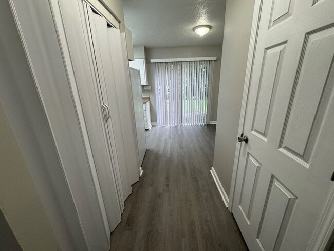 Building Photo - 802 British Wood Dr SW